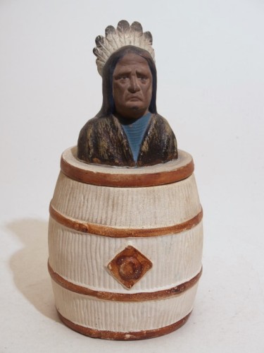 Tabakspot in vorm van ton met handvat in vorm van indiaan